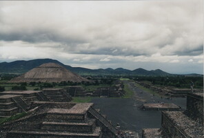 Piramide del Sol fotografiada desde la de la Lunam Teotihuacan